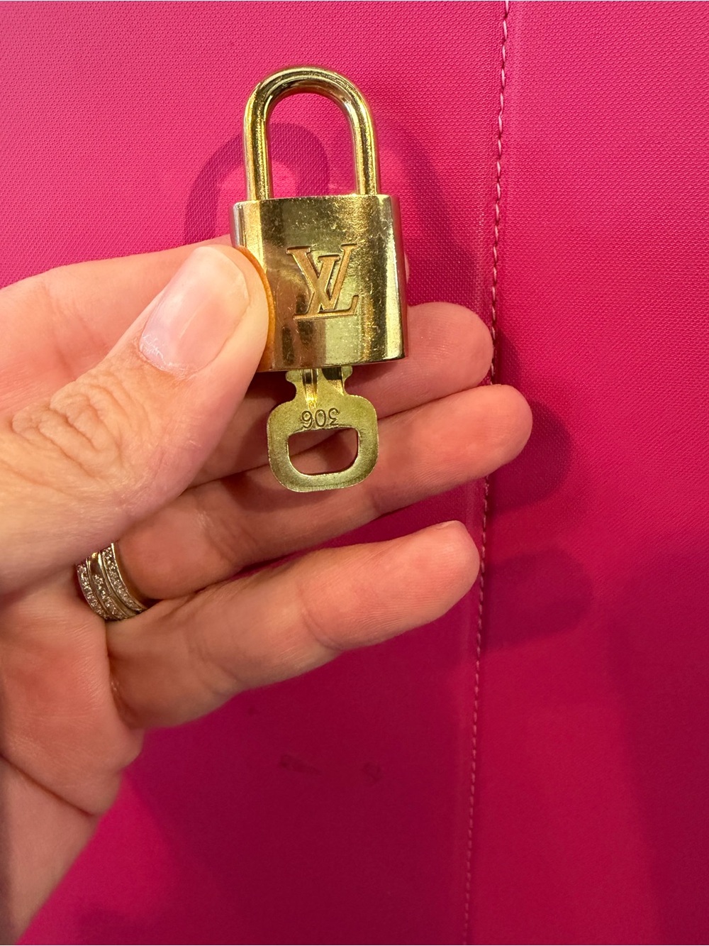 Louis Vuitton Lock & Key - 306